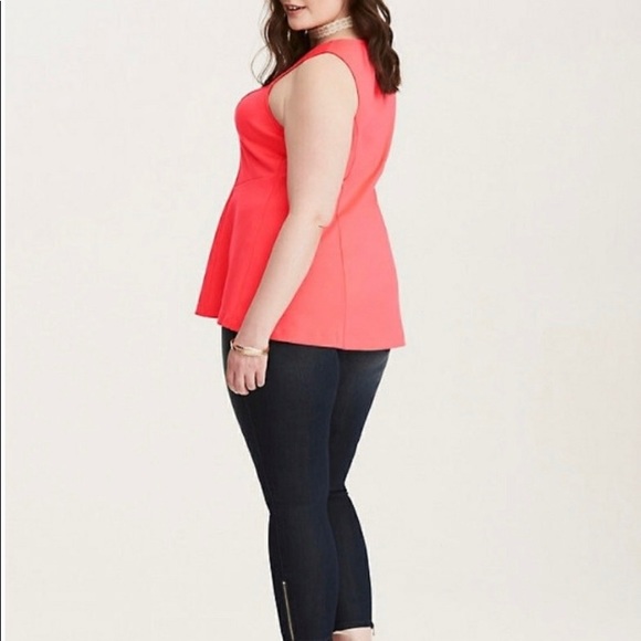 salmon pink sleeveless blouse - Picture 2 of 8